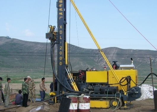 XYL-2B Core Drilling Rig Dipasang Pada Crawler Dilengkapi dengan Mesin Diesel 30KW Kedalaman 350m